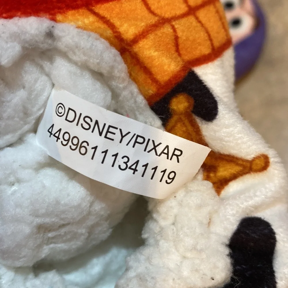 Kids, Disney slippers see picture for measurements. No size.